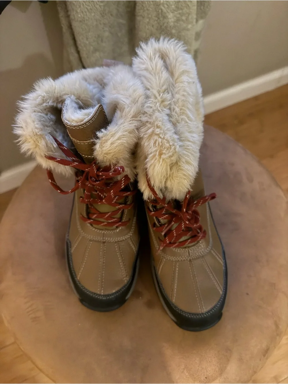 Clarks Tan Faux-Fur Lined Winter Boots with Red Laces